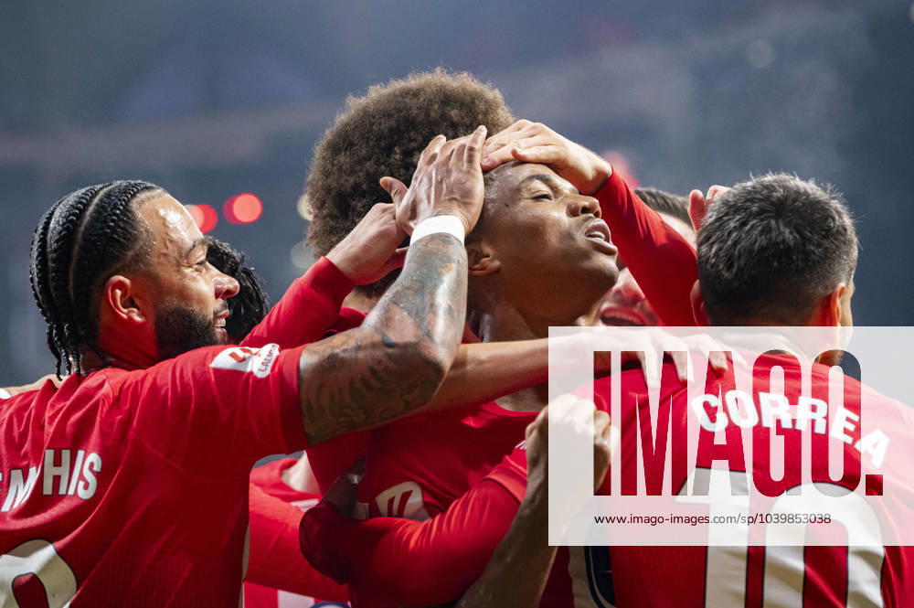 Bilder des Jahres 2024, Sport 01 Januar Reinildo Mandava of Atletico Madrid seen celebrating his goal with his teammates during the La Liga EA Sports 2023 24 football match between Atletico Madrid vs Rayo Vallecano at Metropolitano stadium in Madrid, Spain.