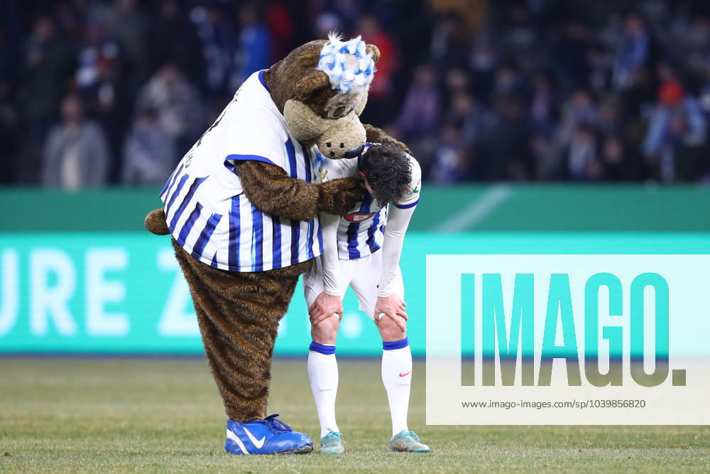 Fußball DFB Pokal 1 4 Finale, Hertha BSC Berlin 1 FC Kaiserslautern, v l Fabian Reese Hertha, 11 enttaeuscht, schaut enttaeuscht, niedergeschlagen, disappointed Berlin