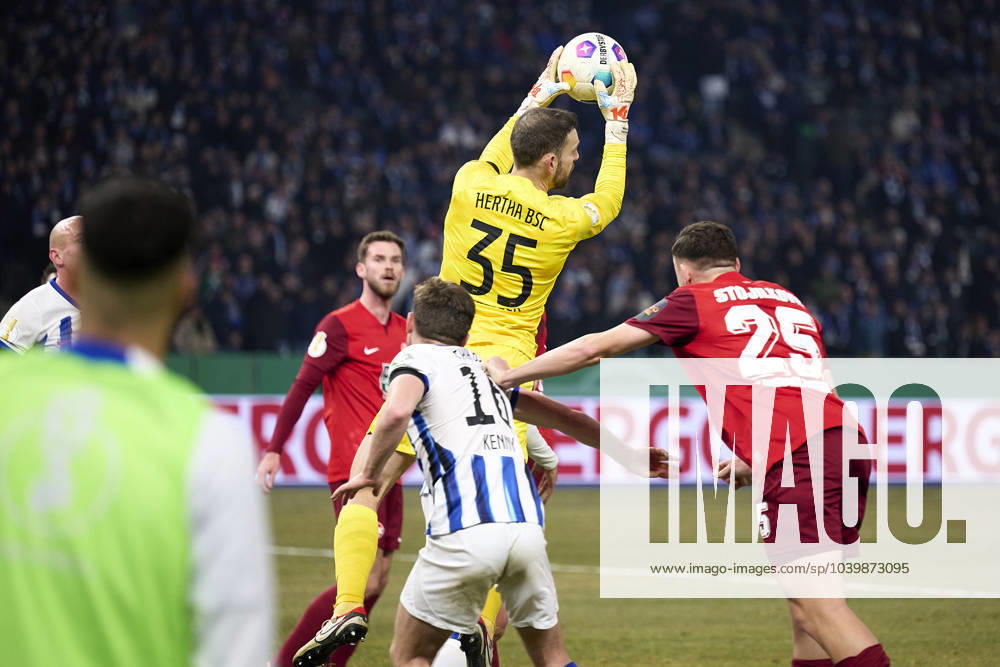 Marius Gersbeck Hertha BSC, 35 , GER, Hertha BSC vs 1 FC Kaiserslautern, Soccer Men, DFB Pokal, Quarterfinals, Season 2023 2024, 31 01 2024 DFL REGULATIONS PROHIBIT ANY USE OF PHOTOGRAPHS AS IMAGE SEQUENCES AND OR QUASI VIDEO GER, Hertha BSC vs 1 FC Kaiserslautern, Soccer Men, DFB Pokal, Quarterfinals, Season 2023 2024, 31 01 2024 Berlin