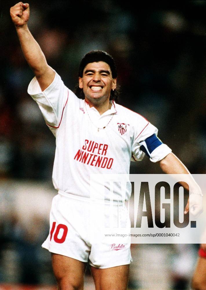 Diego Armando Maradona (Sevilla) - Torjubel - VERÖFFENTLICHUNGSRECHTE NUR FÜR DEUTSCHE MEDIEN Fußball Herren Primera Division 1992 1993, 1. Spanische Liga, FC Sevilla Einzelbild Sevilla Begeisterung, Freude,