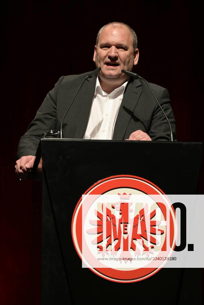 Eintracht Frankfurt President Matthias Beck speaks at the podium photographed at the Annual General Meeting on Monday, February 5, 2024 at 6 p.m. in the Jahrhunderthalle in Frankfurt