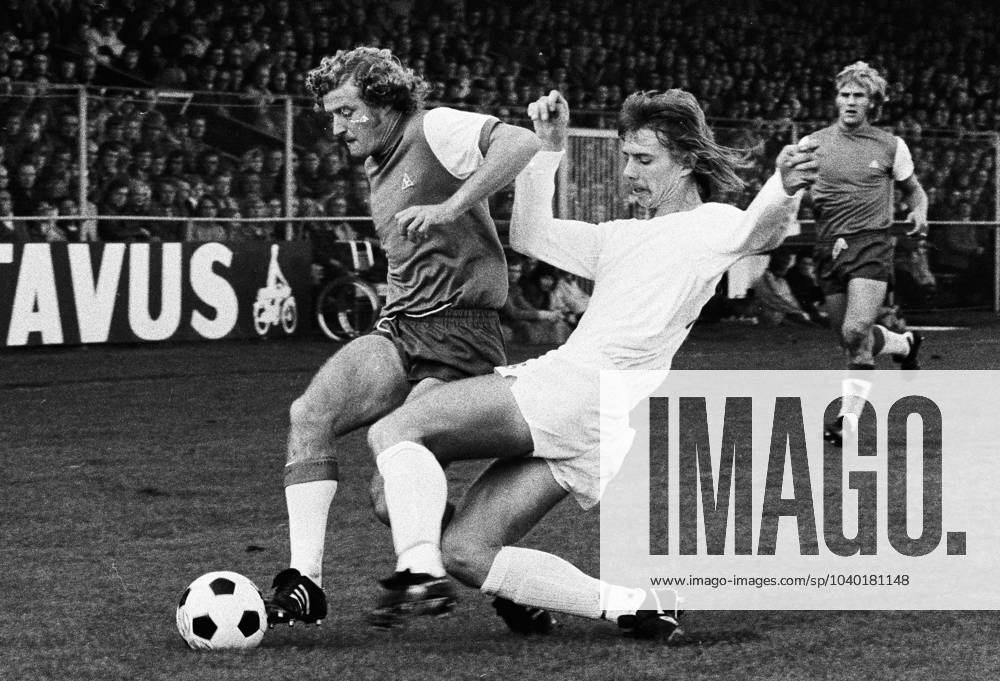 Onderwerp Subject: Telstar - Feyenoord Eredivisie Reklame: Seizoen Season: 1973 1974 FOTO PHOTO: Telstar s Dick HELLING (R) in duel with Feyenoord s Wim JANSEN (L) Trefwoorden Keywords: 04 $10 ±1173948431340 IJMUIDEN HOLLAND Content not available for redistribution in The Netherlands directly or indirectly through any third parties.