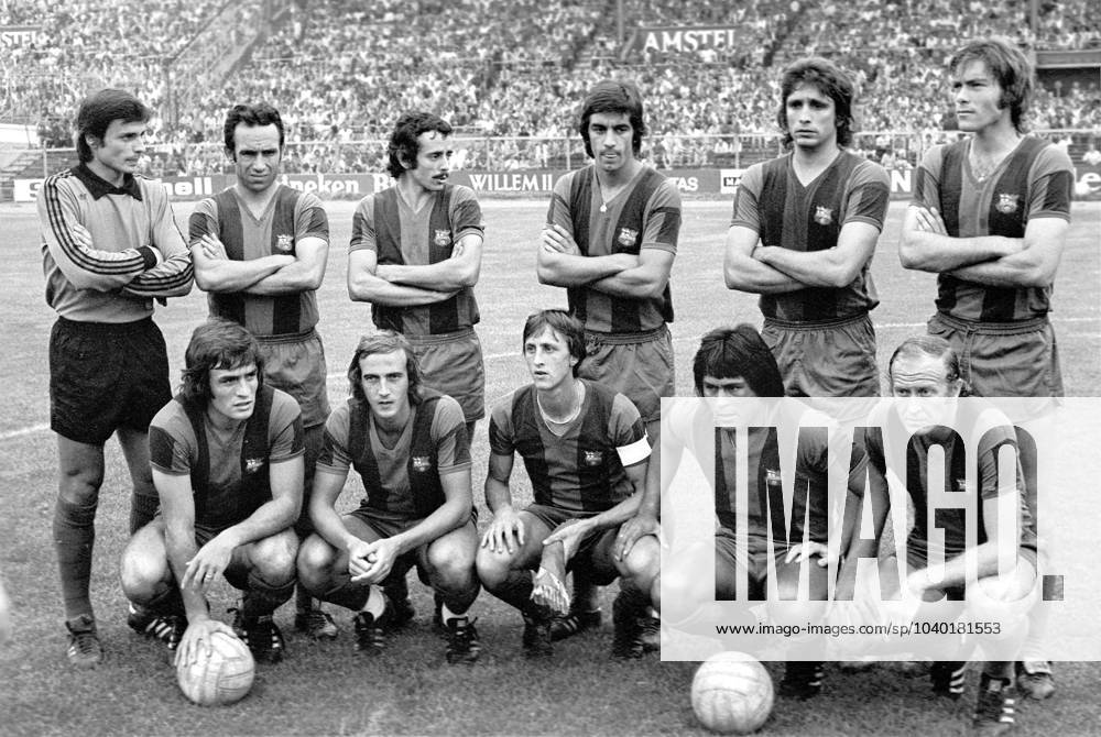 Onderwerp Subject: FC Barcelona, Barca Reklame: Club Team Country: FC Barcelona Seizoen Season: 1975 1976 FOTO PHOTO: FC Barcelona s teamphoto standing f.l.t.r. goalkeeper Pedro MORA , Joaquim RIFE , Antonio DE LA CRUZ , Manuel TOME , Mario MARINHO and MIQUELI sitting f.l.t.r. Juan Carlos HEREDIA , Johan NEESKENS , Johan CRUIJFF , HUGO cholo SOTIL and MARCIAL Trefwoorden Keywords: $10 AMSTERDAM NLD Content not available for redistribution in The Netherlands directly or indirectly through any third parties.