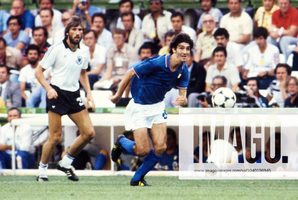 Onderwerp Subject: Italy - Germany World Cup Final 1982 Reklame: Club Team Country: Italy Germany Seizoen Season: 1981 1982 1982 1983 FOTO PHOTO: Italy s Paolo ROSSI (R) in duel with Germany s Manfred KALTZ (L) Trefwoorden Keywords: 04 $10 ±1114009340664 MADRID ESP Content not available for redistribution in The Netherlands directly or indirectly through any third parties.