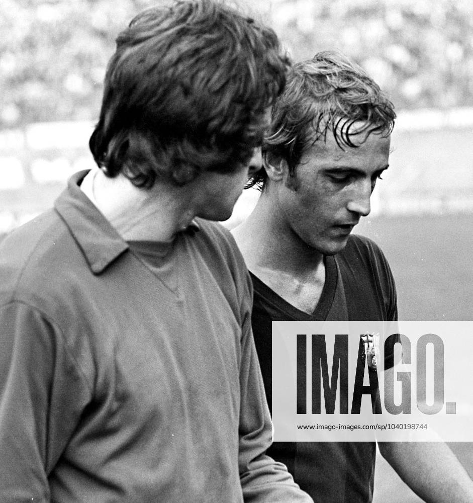 Liverpool - Barcelona Onderwerp Subject: Barcelona -AZ Europa Cup 1978 Club Team Country: Barcelona Seizoen Season: 1977 1978 FOTO PHOTO: Liverpool s Ray CLEMENS (L) and Barcelona s Johan NEESKENS Trefwoorden Keywords: Champions League doelman B %13,9 $10 BARCELONA ESP Content not available for redistribution in The Netherlands directly or indirectly through any third parties.