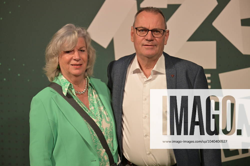 125 Jahre Werder Bremen Red Carpet Jubiläumsparty 2024 10 02 2024, Alte Werft, Bremen, 125 Jahre Werder Bremen Red Carpet Jubiläumsparty 2024 im Bild picture shows Feature Impressions 125 Jahre SV Werder Bremen Simone und Axel Plaat Praesidium Schatzmeister nordphotoxGmbHx xKokenge nph00001