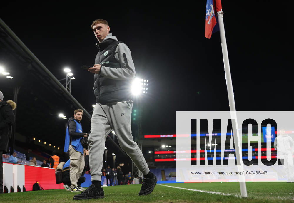 London, England, 12th February 2024. Cole Palmer of Chelsea looks around the pitch ahead of the Premier League match at Selhurst Park, London. Picture credit should read: Paul Terry Sportimage . SPI-2934-0004