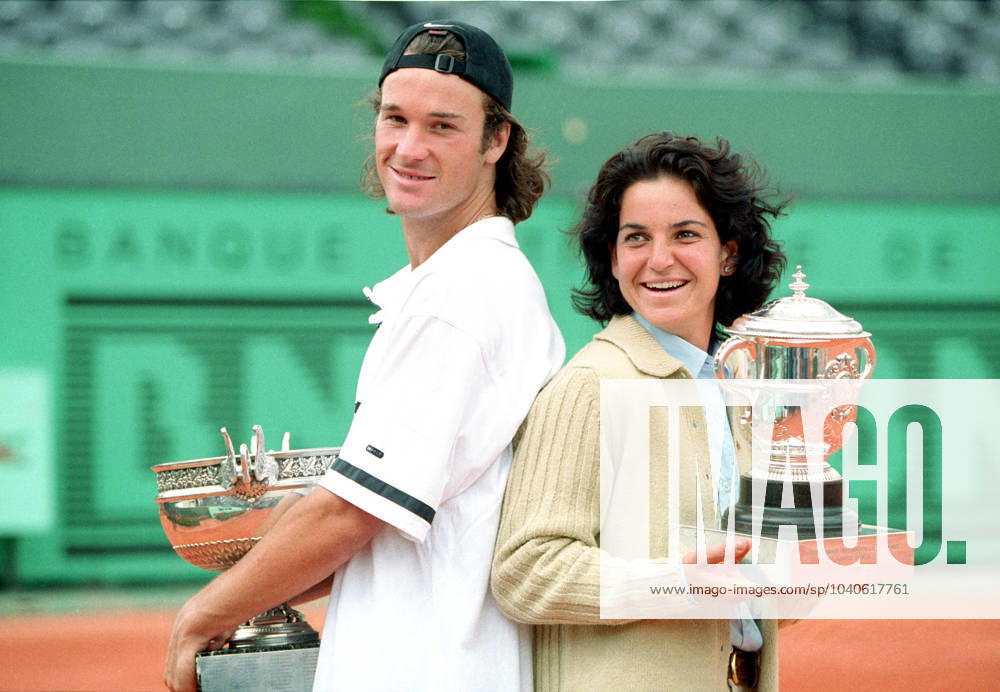 Tennis: Roland-Garros Tournament In Paris, France On June 07, 1998. The Winners Carlos Moya & Arantxa Sanchez (Espane).
