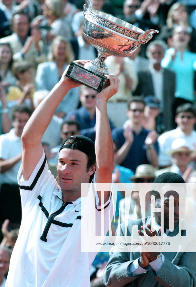 7 Jun 1998: Carlos Moya of Spain lifts the trophy after victory in the French Open final against Alex Corretja at Roland Garros in Paris.