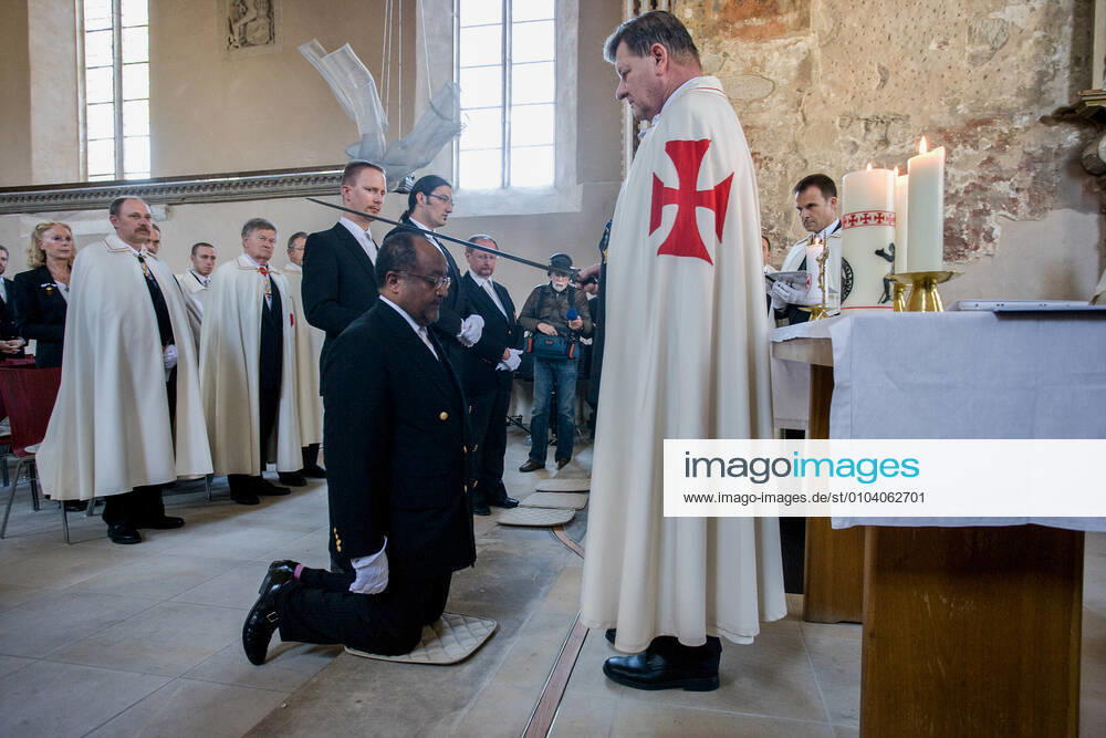 Investiture of the Order of the Knights of Christ from the Temple in Jerusalem OSMTH in the Nikolai Church in Wettin, Hall District Prince Asfa Wossen Asserate is beaten by Grand Prior Werner Rind as savior He is the great-nephew of the Last Emperor of Ethiopia, Haile Selassie