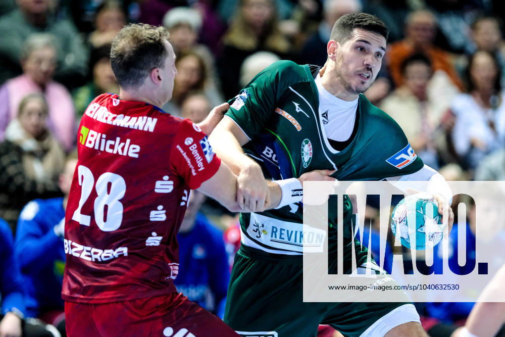 Tobias Heinzelmann HBW Balingen Weilstetten, 28 in duel withStefan Cavor HSG Wetzlar, 77 , GER, HSG Wetzlar vs HBW Balingen Weilstetten, Handball, Bundesliga, 22 Matchday, Season 2023 2024, 15 02 2024 GER, HSG Wetzlar vs HBW Balingen Weilstetten, Handball, Bundesliga, 22 Matchday, Season 2023 2024, 15 02 2024 Wetzlar