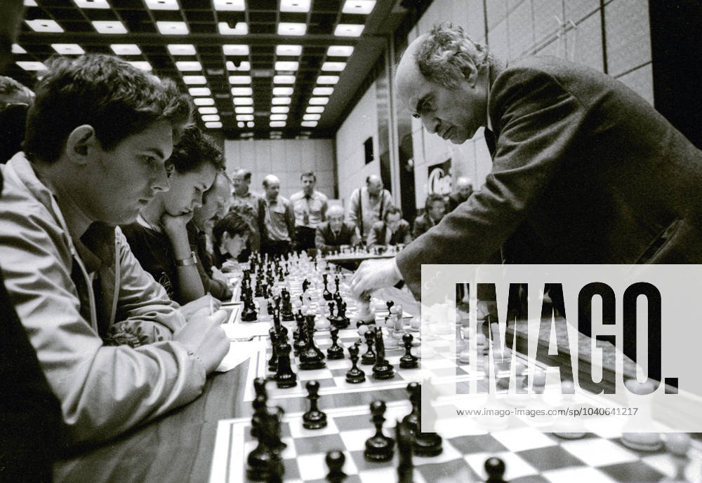 Chess. USSR Chess Championship 1986. Moscow.World Trade Center. Grandmaster Mikhail Tal during a simultaneous game at the championship.