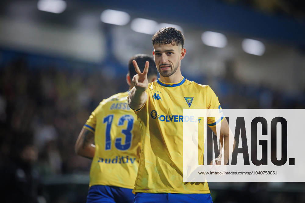 Alejandro Marques celebrates after scoring goal during Liga Portugal 23 24 game between GD Estoril Praia and Gil Vicente FC at Estadio Antonio Coimbra da Mota, Estoril, Lisbon, Portugal. (Maciej Rogowski) Lisbon Estadio Antonio Coimbra da Mota Portugal
