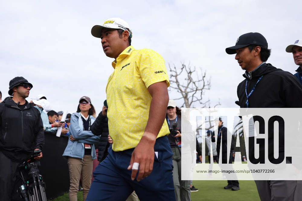 HIDEKI MATSUYAMA walks off the practice green while waiting for confirmation of the final tournament results after the final round of The Genesis Invitational at Riviera Country Club in Pacific Palisades, California. Pacific Palisades USA - ZUMAt158 20240218_zsp_t158_022