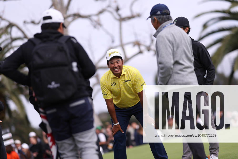 HIDEKI MATSUYAMA talks to his team while waiting for a confirmation of his win during the final round of The Genesis Invitational at Riviera Country Club in Pacific Palisades, California. Pacific Palisades USA - ZUMAt158 20240218_zsp_t158_025