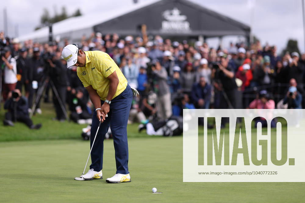 HIDEKI MATSUYAMA putts on the 18th hole during the final round of The Genesis Invitational at Riviera Country Club in Pacific Palisades, California. Pacific Palisades USA - ZUMAt158 20240218_zsp_t158_061