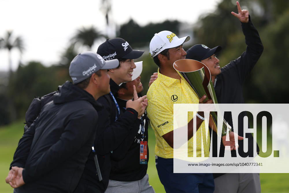 HIDEKI MATSUYAMA poses with the tournament trophy after the final round of The Genesis Invitational at Riviera Country Club in Pacific Palisades, California. Pacific Palisades USA - ZUMAt158 20240218_zsp_t158_076