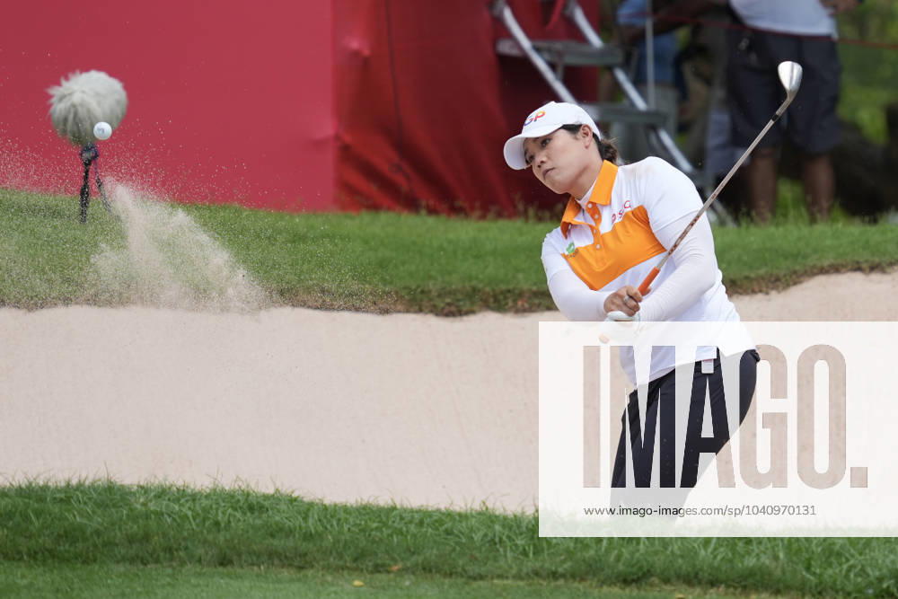 Honda LPGA, Golf Damen Thailand 2024 Ariya Jutanugarn from Thailand is playing her bunker shot during the first round of the Honda LPGA Thailand 2024 at Siam Country Club Old Course in Chonburi, Thailand, on February 22, 2024. Chonburi Thailand
