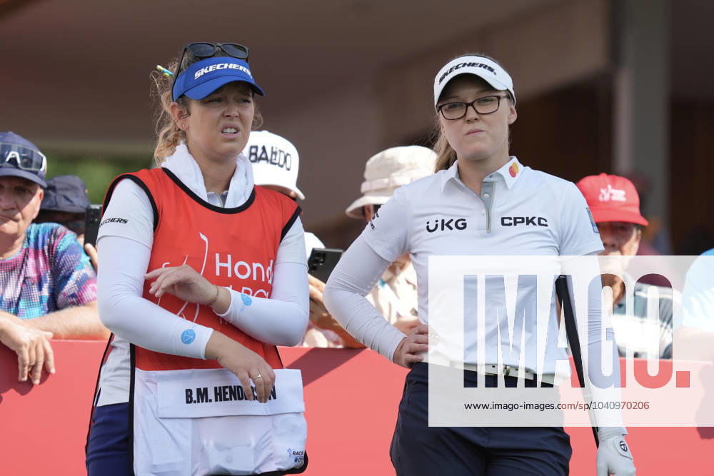 Honda LPGA, Golf Damen Thailand 2024 Brooke M. Henderson of Canada is looking on with her caddy during the first round of the Honda LPGA Thailand 2024 at Siam Country Club Old Course in Chonburi, Thailand, on February 22, 2024. Chonburi Thailand