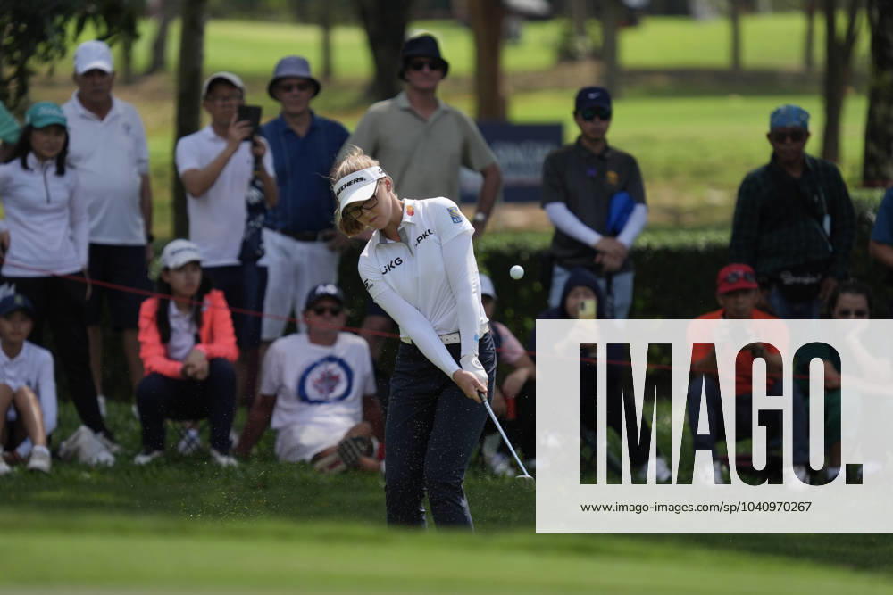 Honda LPGA, Golf Damen Thailand 2024 Brooke M. Henderson of Canada is playing her approach shot during the first round of the Honda LPGA Thailand 2024 at Siam Country Club Old Course in Chonburi, Thailand, on February 22, 2024. Chonburi Thailand