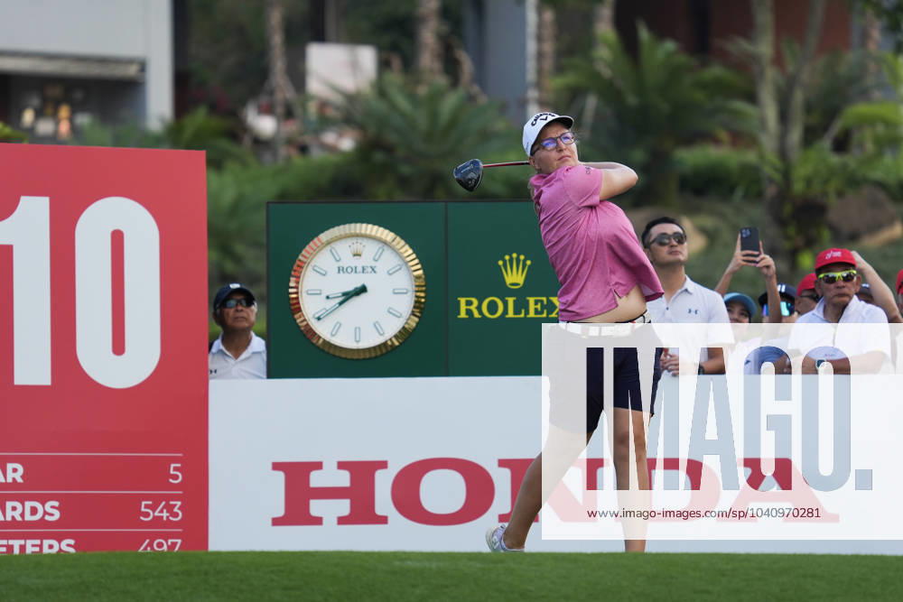 Honda LPGA, Golf Damen Thailand 2024 Perrine Delacour of France is playing her tee shot during the first round of the Honda LPGA Thailand 2024 at Siam Country Club Old Course in Chonburi, Thailand, on February 22, 2024. Chonburi Thailand