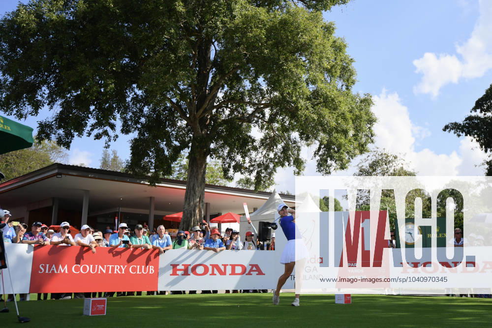 Honda LPGA, Golf Damen Thailand 2024 Charley Hull of England is playing her tee shot during the first round of the Honda LPGA Thailand 2024 at Siam Country Club Old Course in Chonburi, Thailand, on February 22, 2024. Chonburi Thailand