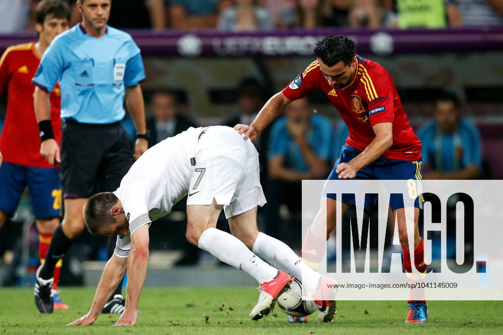 Onderwerp Subject: Spain - France - European Championship, EM, Europameisterschaft Reklame: Club Team Country: Seizoen Season: 2012 FOTO PHOTO: XAVI ( Xavier Hernandez CREUS ) (R) of Spain in duel with Franck RIBERY ( Franck Bilal RIBERY ) (L) of France. (Photo by PICS UNITED) DONETSK UKRAINE Content not available for redistribution in The Netherlands directly or indirectly through any third parties.