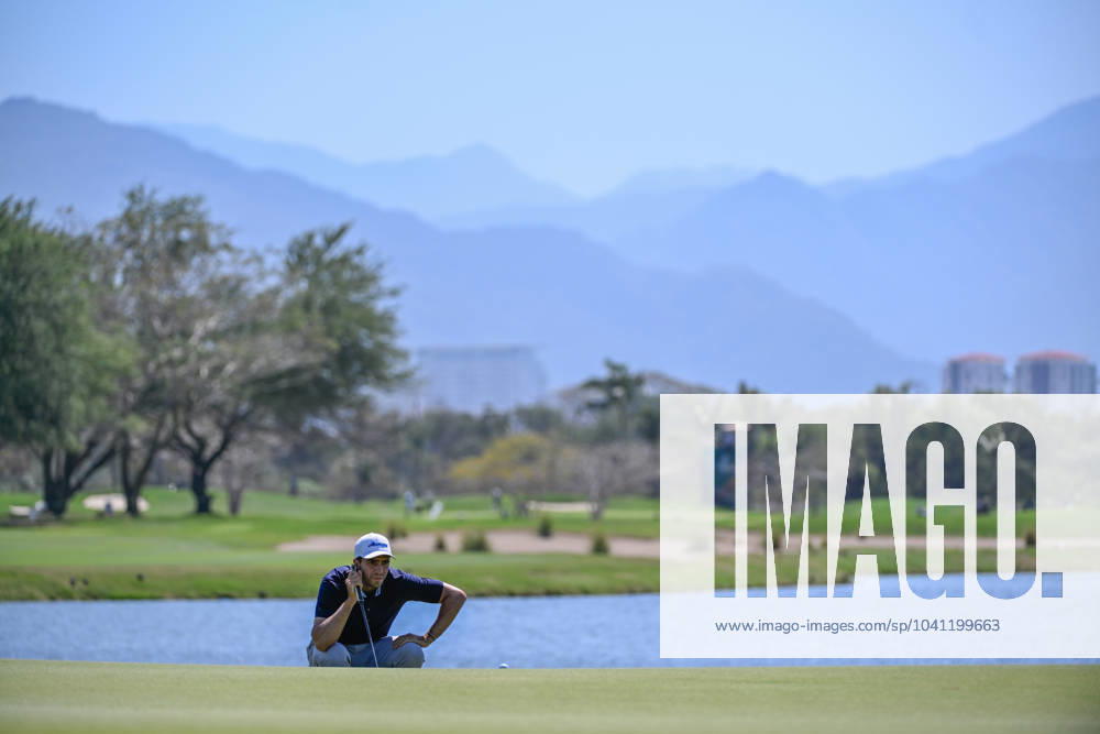 VALLARTA, - FEBRUARY 24: Alvaro Ortiz (MEX) looks over his birdie attempt on 1 during Rd3 of the Mexico Open at Vidanta on February 24, 2024 in Puerto Vallarta, Mexico. (Photo by Ken Murray Icon Sportswire) GOLF: FEB 24 PGA, Golf Herren Mexico Open at Vidanta Icon2402240053