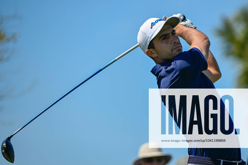 VALLARTA, - FEBRUARY 24: Alvaro Ortiz (MEX) watches his tee shot on 2 during Rd3 of the Mexico Open at Vidanta on February 24, 2024 in Puerto Vallarta, Mexico. (Photo by Ken Murray Icon Sportswire) GOLF: FEB 24 PGA, Golf Herren Mexico Open at Vidanta Icon2402240083