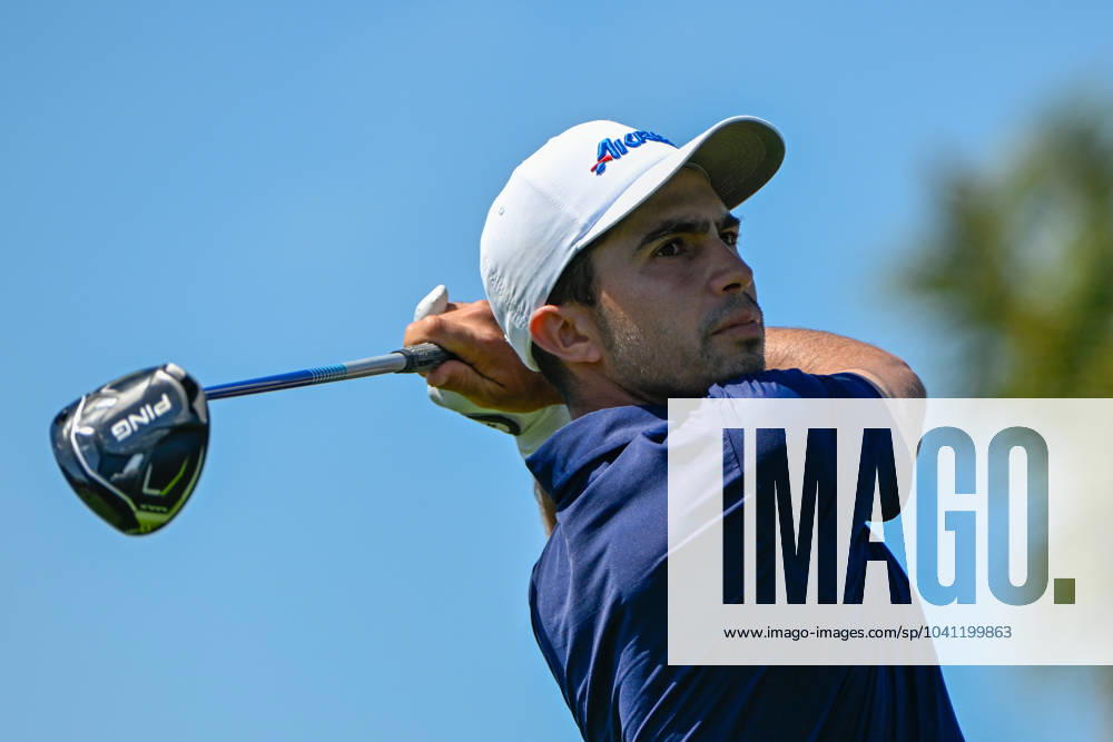 VALLARTA, - FEBRUARY 24: Alvaro Ortiz (MEX) watches his tee shot on 2 during Rd3 of the Mexico Open at Vidanta on February 24, 2024 in Puerto Vallarta, Mexico. (Photo by Ken Murray Icon Sportswire) GOLF: FEB 24 PGA, Golf Herren Mexico Open at Vidanta Icon2402240093