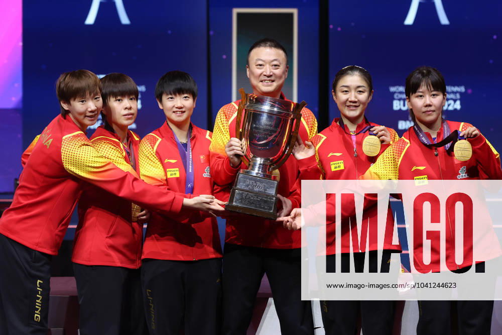 KW08 (240225) -- BEIJING, Feb. 25, 2024 -- Gold medalists team China pose with the trophy during the awarding ceremony for the women s team at the ITTF World Team Table tennis, Tischtennis Championships Finals Busan 2024 in Busan, South Korea, Feb. 24, 2024. ) XINHUA PHOTOS OF THE DAY YaoxQilin