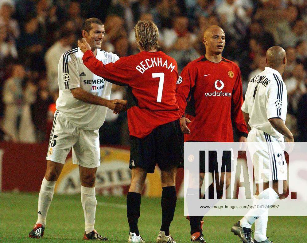 Onderwerp Subject: Real Madrid (3-1) Champions League Reklame: Club Team Country: Real Madrid Seizoen Season: 2002 2003 FOTO PHOTO: Real Madrid s Zinedine ZIDANE (L) shaking hands with Manchester s David BECKHAM (C) and Wes BROWN (C) shaking hands with ROBERTO CARLOS (R) MADRID ESP Content not available for redistribution in The Netherlands directly or indirectly through any third parties.