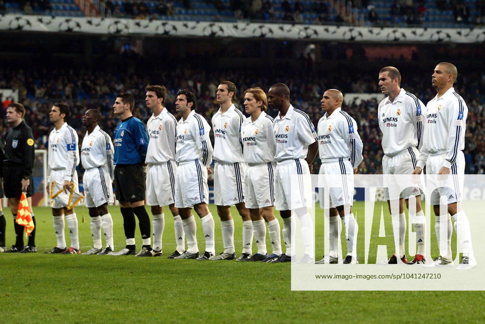 Onderwerp Subject: Real Madrid Champions League Reklame: Club Team Country: Real Madrid Seizoen Season: 2002 2003 FOTO PHOTO: Real Madrid s RAUL , Claude MAKELELE , goalkeeper Iker CASILLAS , Francisco PAVON , Luis FIGO , Ivan HELGUERA , Michel SALGADO , Flavio CONCEICAO , Roberto CARLOS , Zinedine ZIDANE , RONALDO before the match MADRID ESP Content not available for redistribution in The Netherlands directly or indirectly through any third parties.