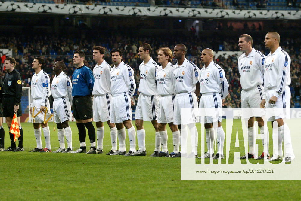 Onderwerp Subject: Real Madrid Champions League Reklame: Club Team Country: Real Madrid Seizoen Season: 2002 2003 FOTO PHOTO: Real Madrid s RAUL , Claude MAKELELE , goalkeeper Iker CASILLAS , Francisco PAVON , Luis FIGO , Ivan HELGUERA , Michel SALGADO , Flavio CONCEICAO , Roberto CARLOS , Zinedine ZIDANE , RONALDO before the match MADRID ESP Content not available for redistribution in The Netherlands directly or indirectly through any third parties.