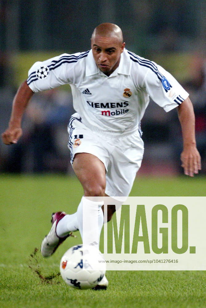 Onderwerp Subject: Real Madrid Champions League Club Team Country: Real Madrid Seizoen Season: 2002 2003 FOTO PHOTO: Real Madrid s ROBERTO CARLOS ROME ITA Content not available for redistribution in The Netherlands directly or indirectly through any third parties.