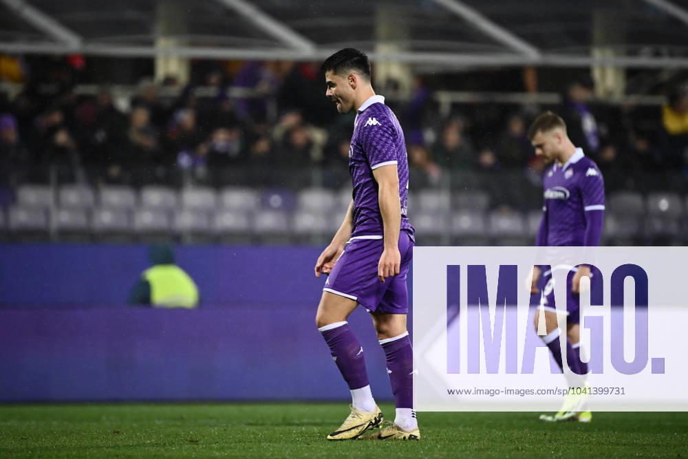 Foto Massimo Paolone LaPresse 26 Febbraio 2024 - Firenze, Italia - calcio - Fiorentina vs Lazio - Campionato italiano di calcio Serie A TIM 2023 2024 - Stadio Artemio Franchi. Nella foto: Riccardo Sottil (ACF Fiorentina) e Lucas Beltran (ACF Fiorentina) escono dal campo a testa bassa February 26, 2024 Florence, Italy - sport, calcio - Fiorentina vs Lazio - Italian Serie A Football Championship 2023 2024 - Artemio Franchi Stadium. In the pic: Riccardo Sottil (ACF Fiorentina) and Lucas Beltran (ACF Fiorentina) leave the field with head down
