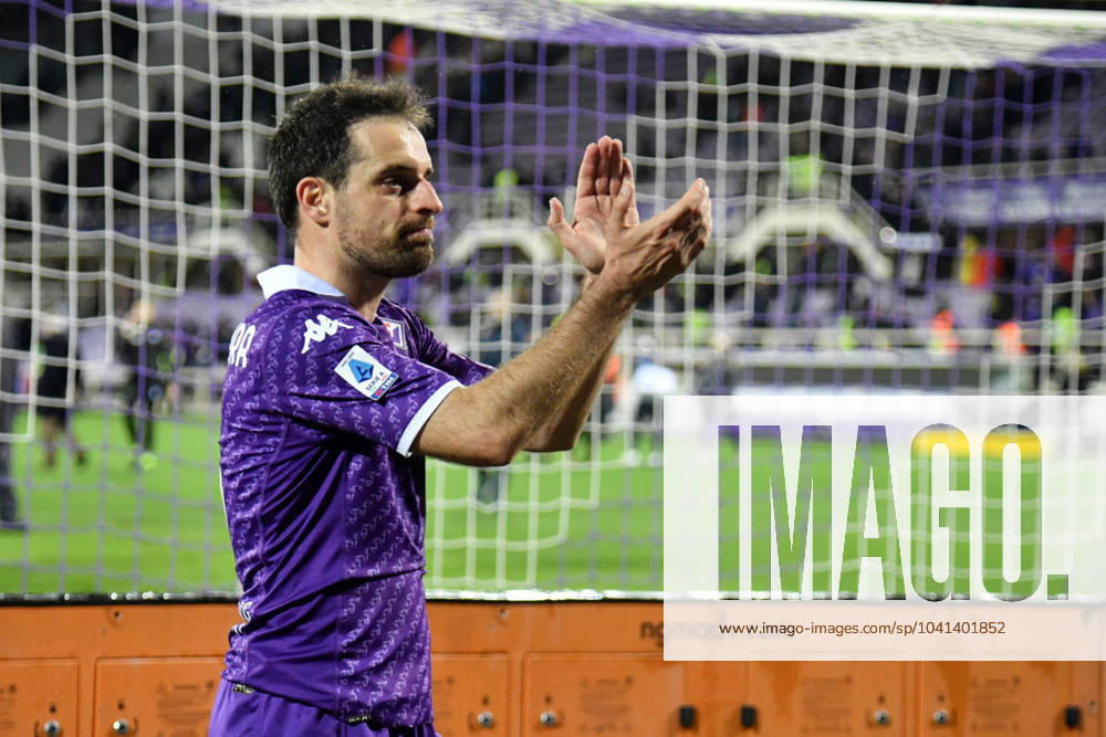 Foto Massimo Paolone LaPresse 26 Febbraio 2024 - Firenze, Italia - calcio - Fiorentina vs Lazio - Campionato italiano di calcio Serie A TIM 2023 2024 - Stadio Artemio Franchi. Nella foto: Giacomo Bonaventura (ACF Fiorentina) esultanza a fine gara February 26, 2024 Florence, Italy - sport, calcio - Fiorentina vs Lazio - Italian Serie A Football Championship 2023 2024 - Artemio Franchi Stadium. In the pic: Giacomo Bonaventura (ACF Fiorentina) celebrates