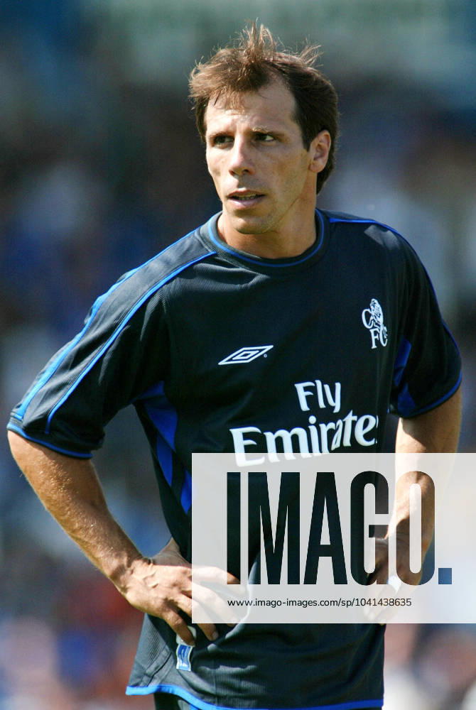 Onderwerp Subject: Chelsea Club Team Country: Chelsea Seizoen Season: 2002 2003 FOTO PHOTO: Chelsea s GIANFRANCO ZOLA Content not available for redistribution in The Netherlands directly or indirectly through any third parties.
