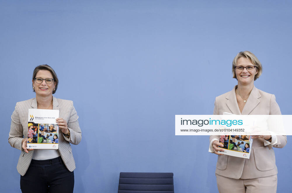 Federal Minister of Education Anja Karliczek, CDU, and Stefanie Hubig, Minister of Education of Rhineland-Palatinate, President of the Conference of Ministers of Education and Cultural Affairs KMK , recorded at a press conference in Berlin 08 09 2020 Berlin Germany