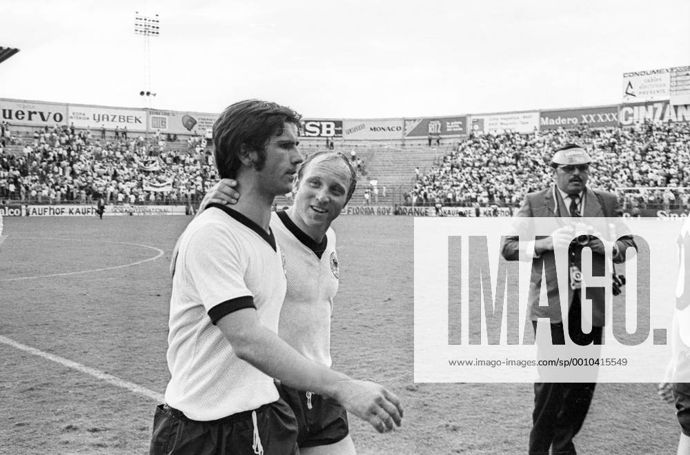 Viertelfinale der WM 1970 in Leon - Schlussjubel BR Deutschland mit Gerd Müller (li.) und Uwe Seeler