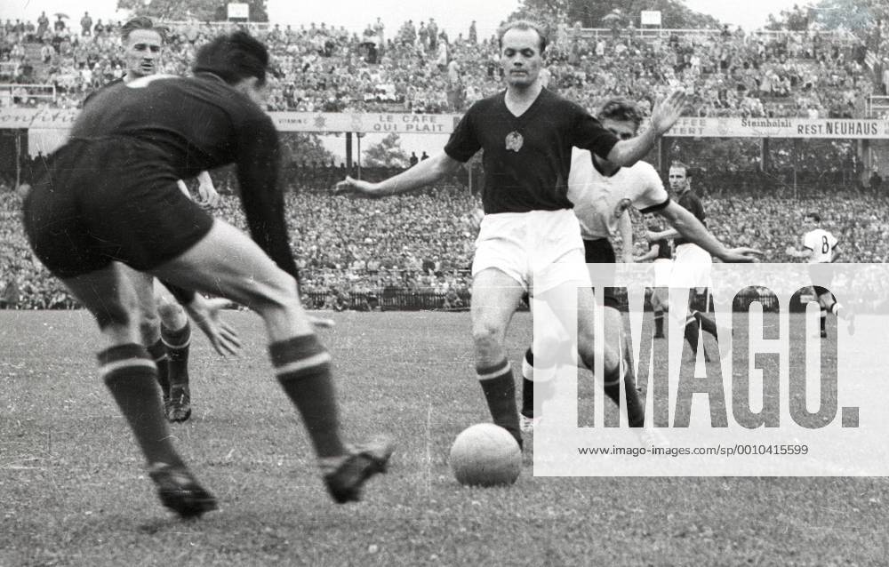 WM Finale 1954 in Bern - BR Deutschland - Ungarn 3:2 - L-R - Gyula Lorant, Torwart Gyula Grosics und Jenö Buzanszky (alle Ungarn)