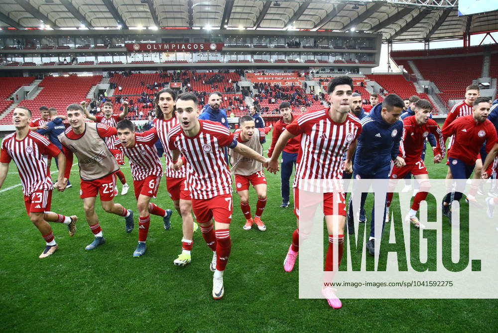KW09 Olympiacos U-19 players celebrate during the UEFA Youth League round of 16 between Olympiacos U-19 and Lens U-19 held in G.Karaiskakis Stadium in Piraeus, Greece, 28 February 2024. IMAGO PANAGIOTIS MOSCHANDREOU ATHENS Greece