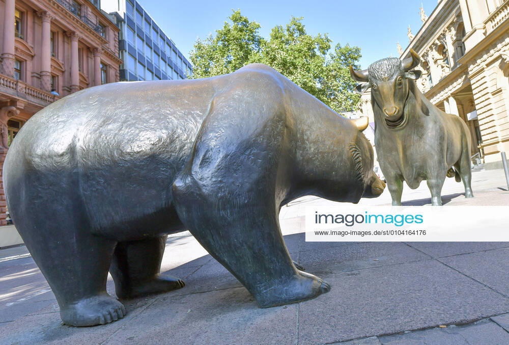 Bull and bear in front of the Frankfurt Stock Exchange, securities trading Frankfurt am Main