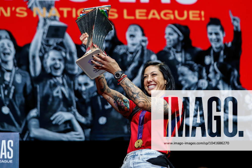 Jenni Hermoso of Spain poses with the trophy during the celebration of the Spain Women Team after winning the UEFA Women s Nations League at Palacio Vistalegre on February 29, 2024 in Madrid, Spain. - ZUMAa181 20240229_zaa_a181_011