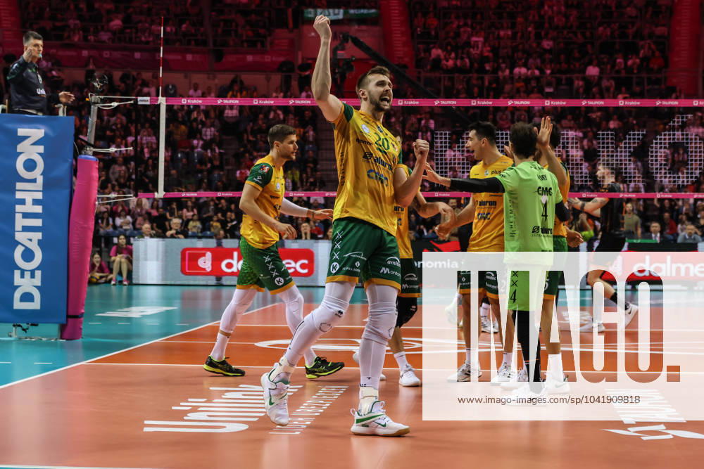 Tauron Polish Mens Volleyball Cup 2024 - final - Jastrzebski Wegiel vs Aluron CMC Warta Zawiercie 03.03.2024 Krakow (Cracow) Poland, Voleyball (siatkowka), Tauron Polish Mens Volleyball Cup - final (TAURON Puchar Polski Mezczyzn 2024), Sezon (Season) 2024, Jastrzebski Wegiel - Aluron CMC Warta Zawiercie op: Aluron CMC Warta Zawiercie, Mateusz Bieniek - win celebraion celebracja zwyciestwa)