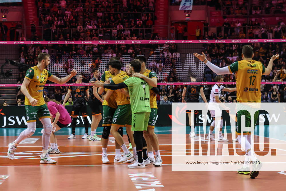 Tauron Polish Mens Volleyball Cup 2024 - final - Jastrzebski Wegiel vs Aluron CMC Warta Zawiercie 03.03.2024 Krakow (Cracow) Poland, Voleyball (siatkowka), Tauron Polish Mens Volleyball Cup - final (TAURON Puchar Polski Mezczyzn 2024), Sezon (Season) 2024, Jastrzebski Wegiel - Aluron CMC Warta Zawiercie op: Aluron CMC Warta Zawiercie - win celebraion celebracja zwyciestwa)