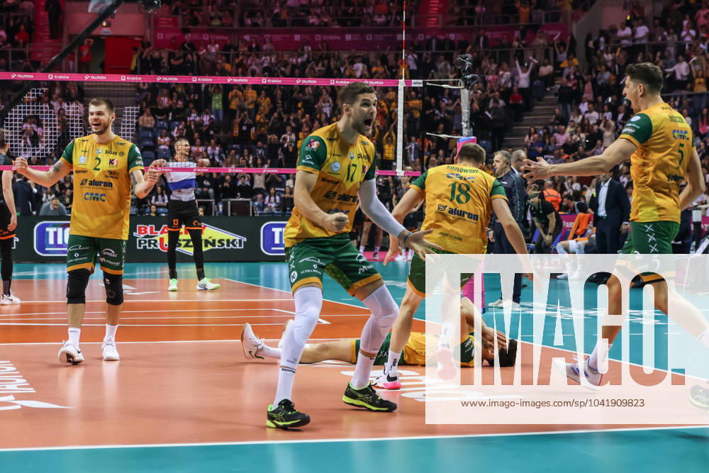 Tauron Polish Mens Volleyball Cup 2024 - final - Jastrzebski Wegiel vs Aluron CMC Warta Zawiercie 03.03.2024 Krakow (Cracow) Poland, Voleyball (siatkowka), Tauron Polish Mens Volleyball Cup - final (TAURON Puchar Polski Mezczyzn 2024), Sezon (Season) 2024, Jastrzebski Wegiel - Aluron CMC Warta Zawiercie op: Trevor Clevenot, Aluron CMC Warta Zawiercie - win celebraion celebracja zwyciestwa)