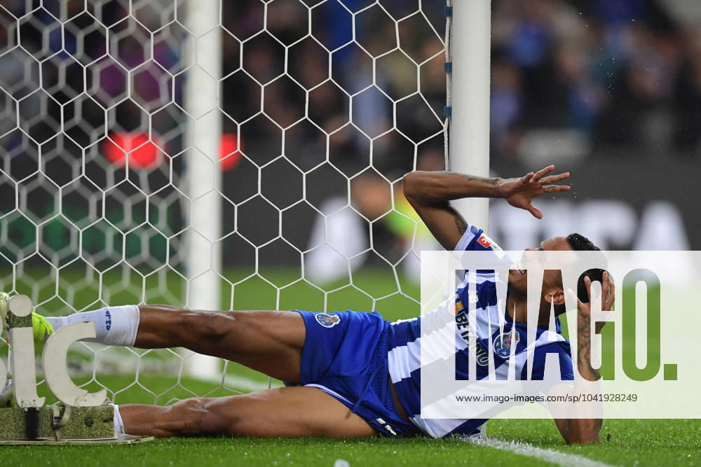 3rd March 2024: Porto, Portugal: Casper Tengstedt of Benfica, FC Porto versus Benfica; Wenderson Galeno of Porto slides into the goalmouth following the ball ActionPlus12615392 DanielxCastro Content restricted for UK based newspaper