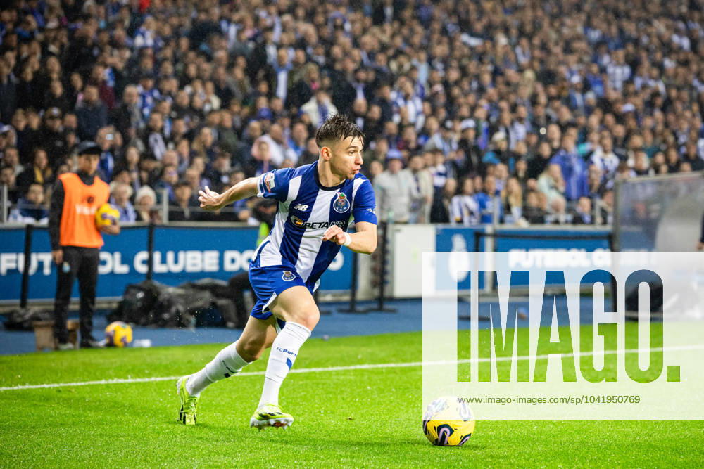 FC Porto Vs SL Benfica in Portugal - 03 Mar 2024 Francisco Conceição of FC Porto seen in action during the Portuguese Primeira Liga football match between FC Porto and SLBenfica at Estadio do Dragao. Final Score, FC Porto 5-0 SL Benfica. Porto Portugal