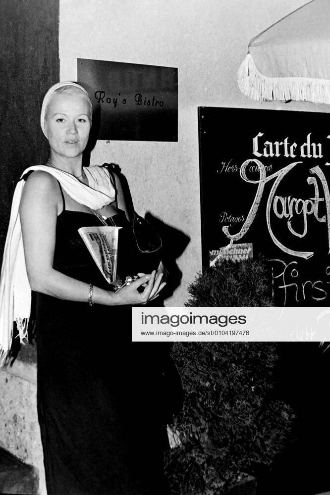 Archive Heidi Stroh Munich 1980 90 Archive Motifs Kays Bistro Guests Munich